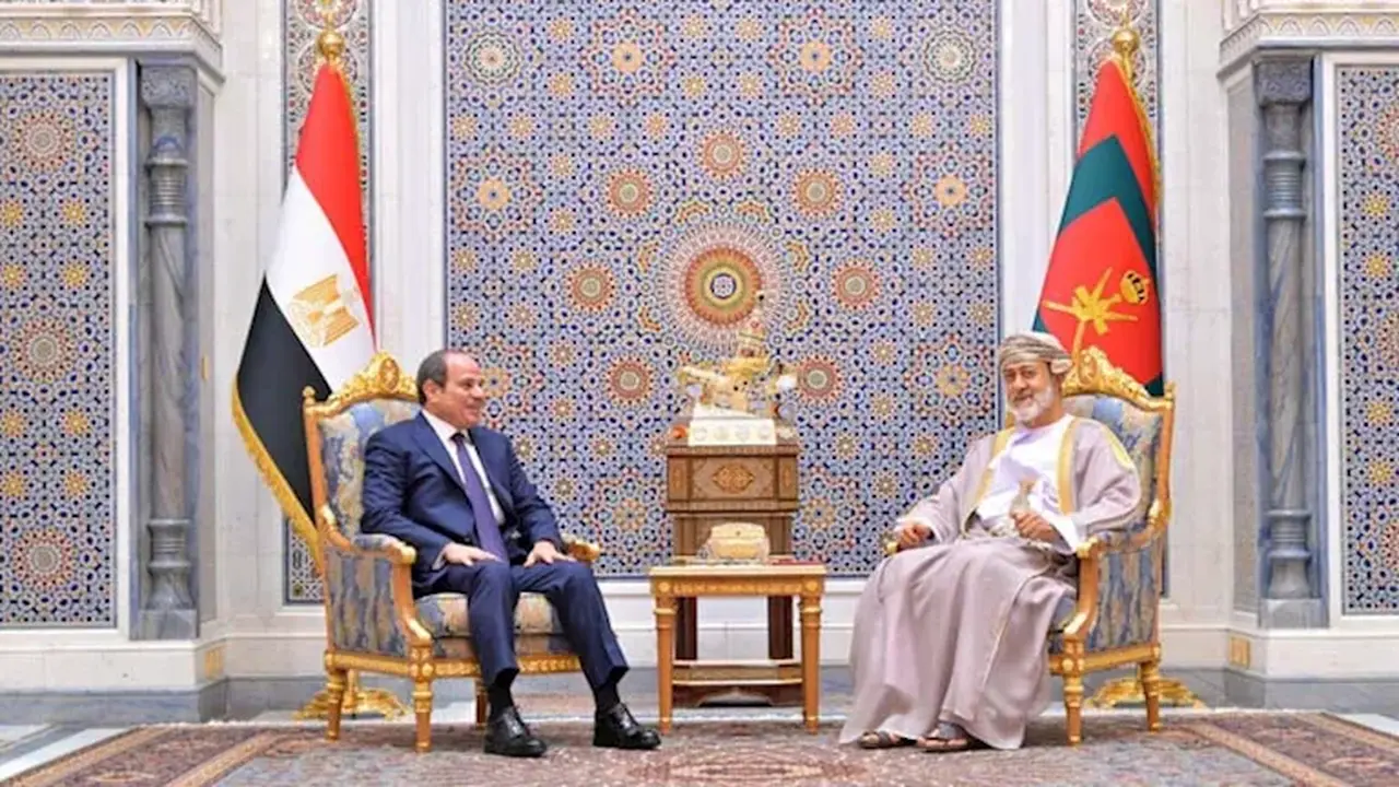 السيسي يؤكد من مسقط دعم مصر الكامل لاستقرار كافة الدول العربية